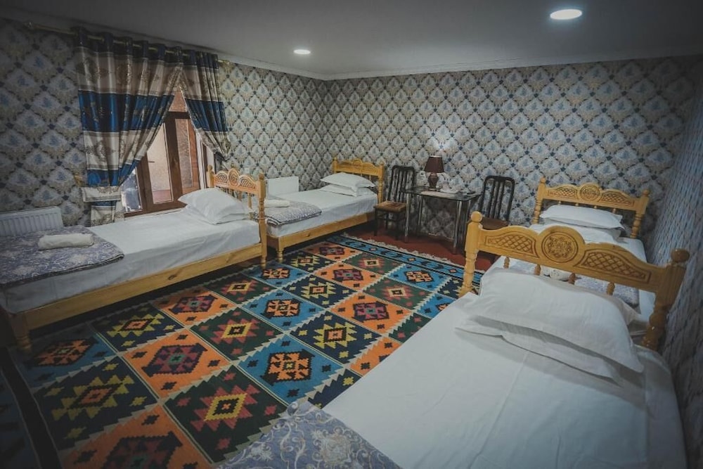 Family Guest House Parivash