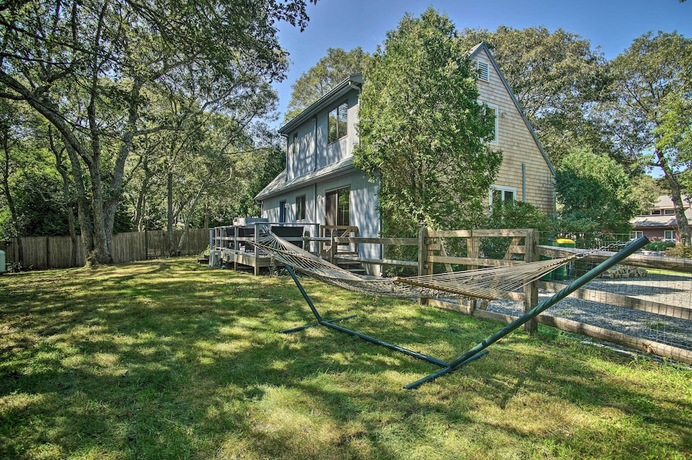 Vineyard Gem < 2 Mi to Beach & Oak Bluffs!