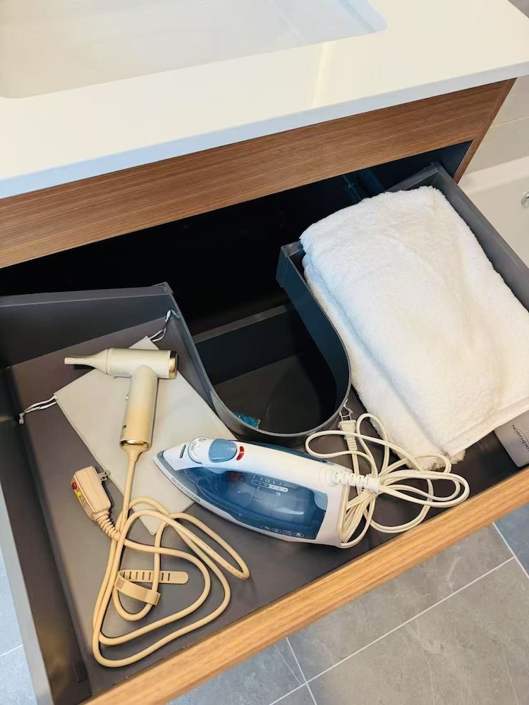 New Luxury Penthouse w Pool Gym in Flushing
