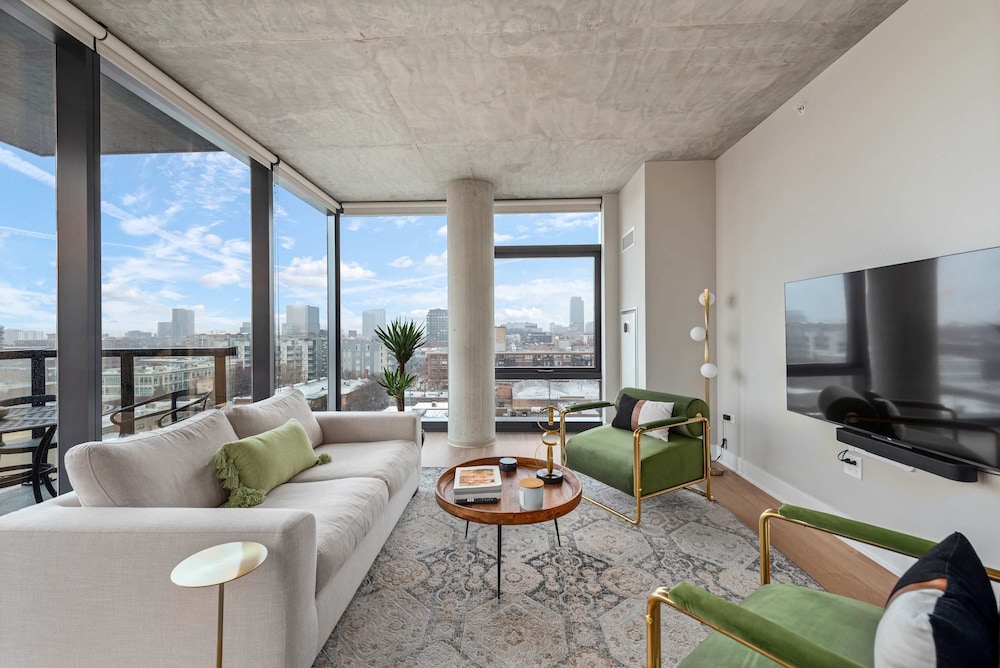 West Loop Duo 2 Stylish 2brs Walk to Dining