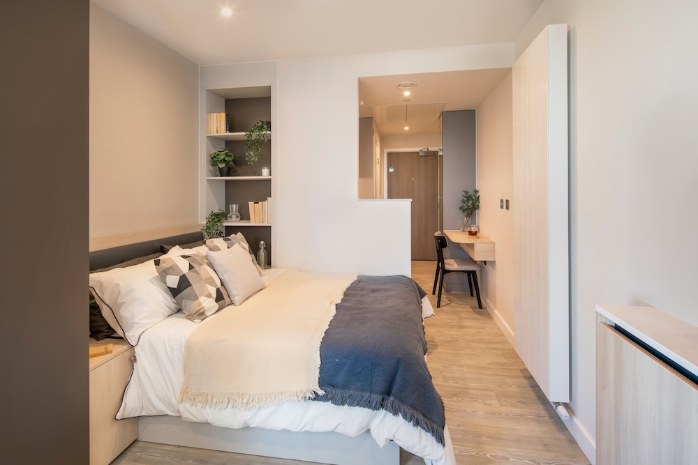 StayCozy at Enclave Croydon