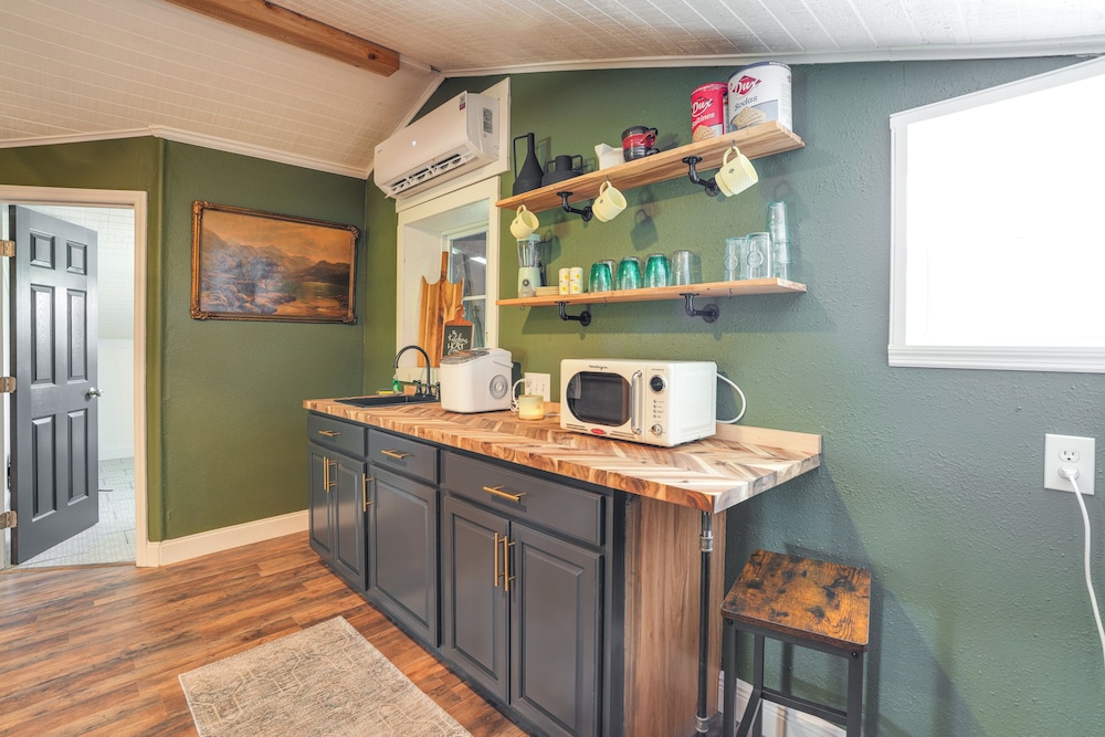 Cozy Altoona Studio w/ Fire Pit: Farm On-site!