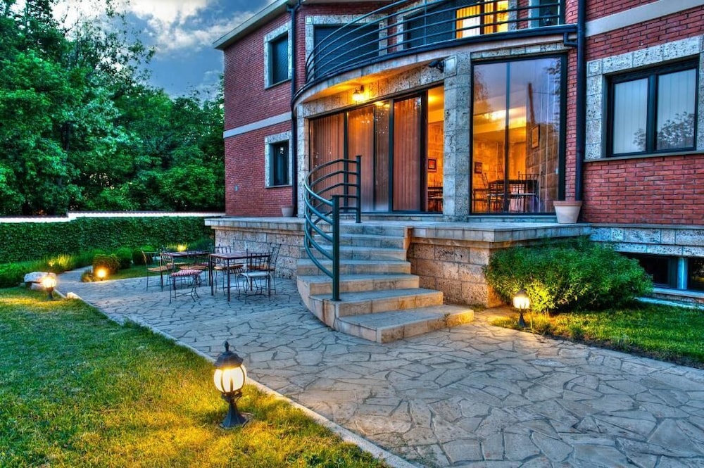Belgrade Hills Villa and Suites