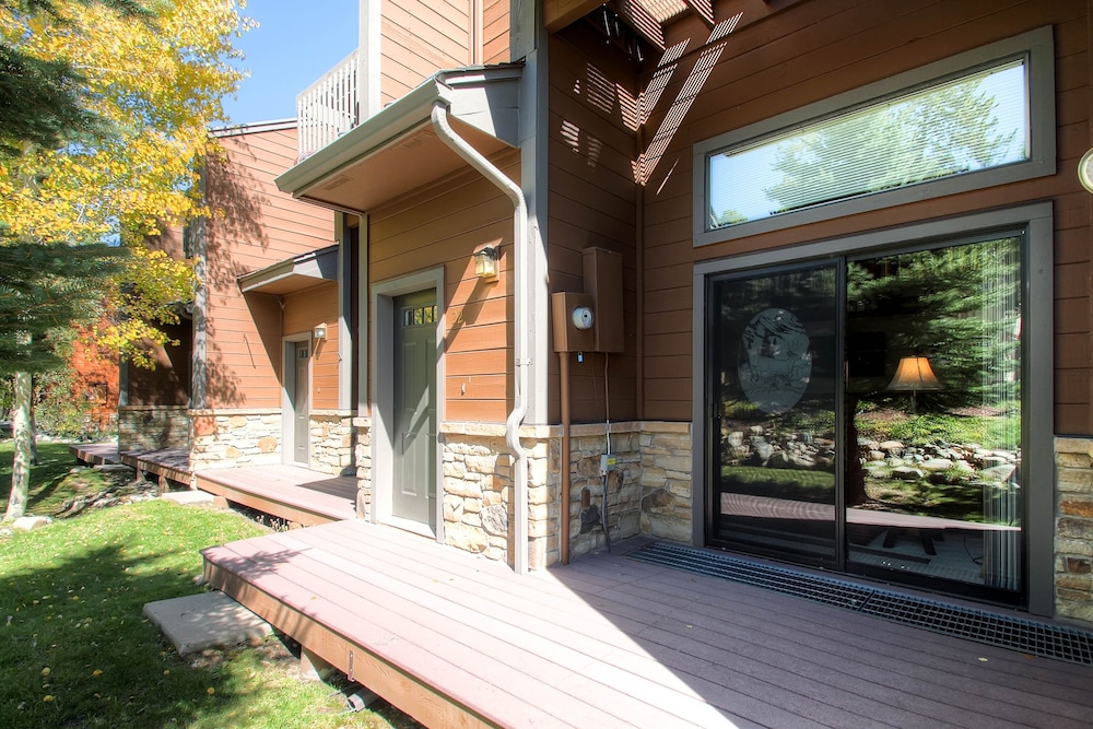 Winterpoint 22 2 Bedroom Townhouse by RedAwning