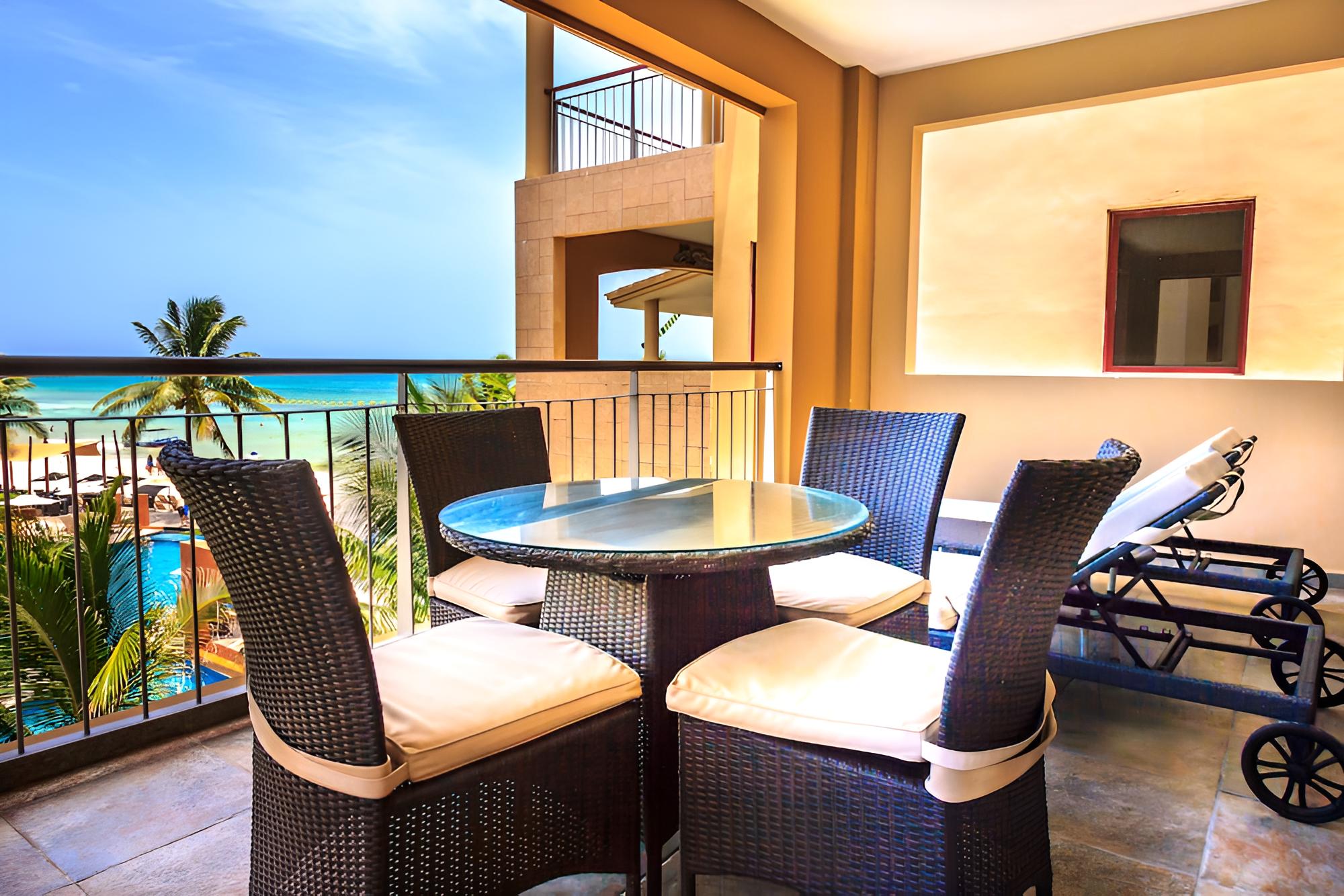 El Faro Oceanfront by Bric