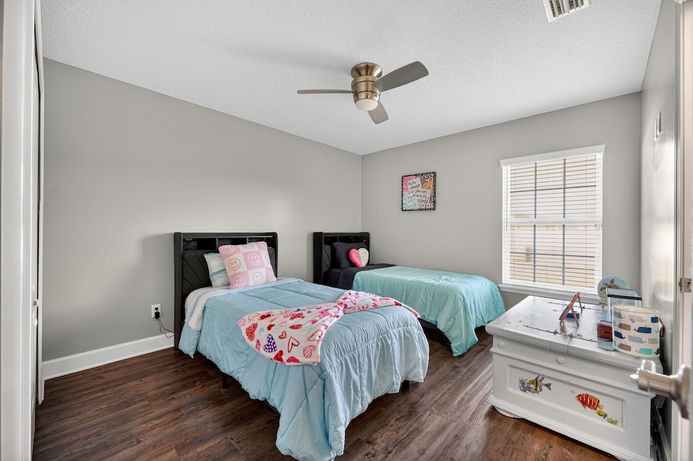 Floridays Manor 4 Bedroom Home