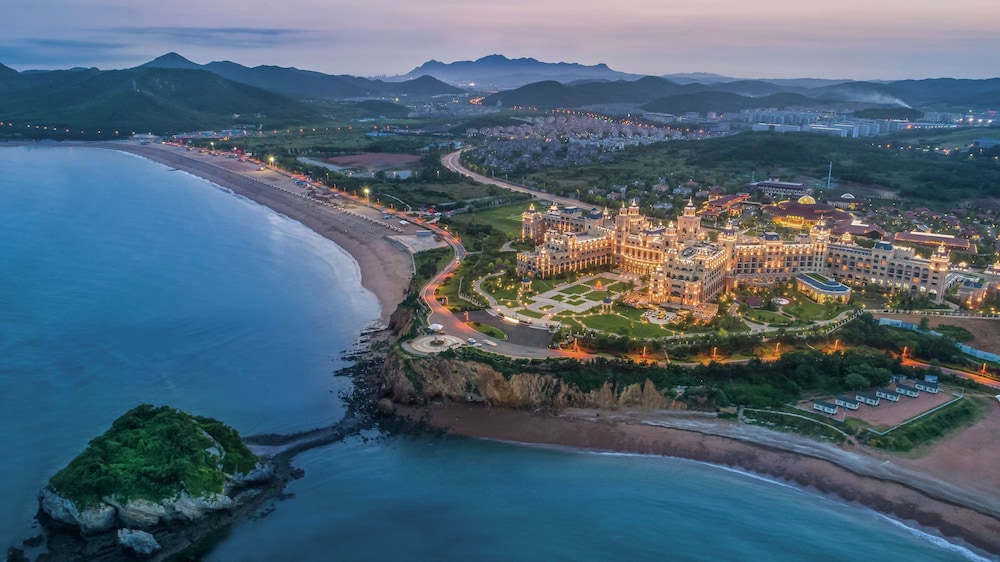 Hilton Dalian Golden Pebble Beach Resort