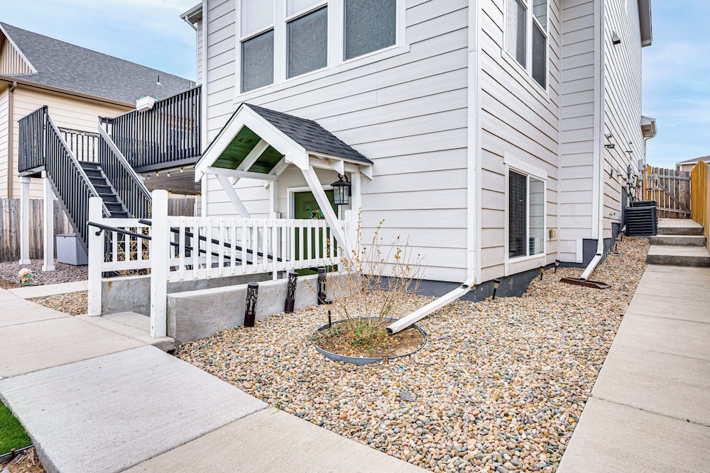 8 Mi to Usafa! Hot Tub Haven in Colorado Springs