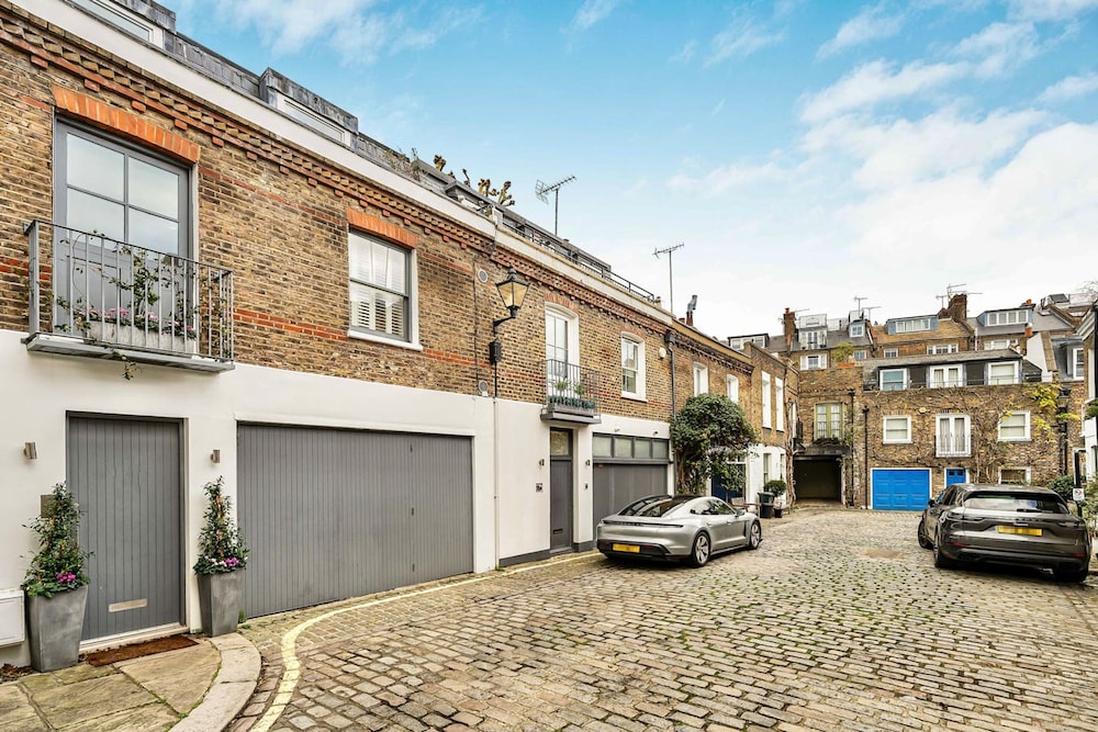 London Mews Home w Glass Atrium Terrace