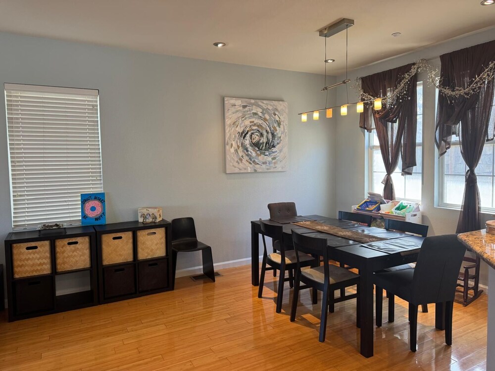 Large and Cozy Home 2BD 2BA Near SF