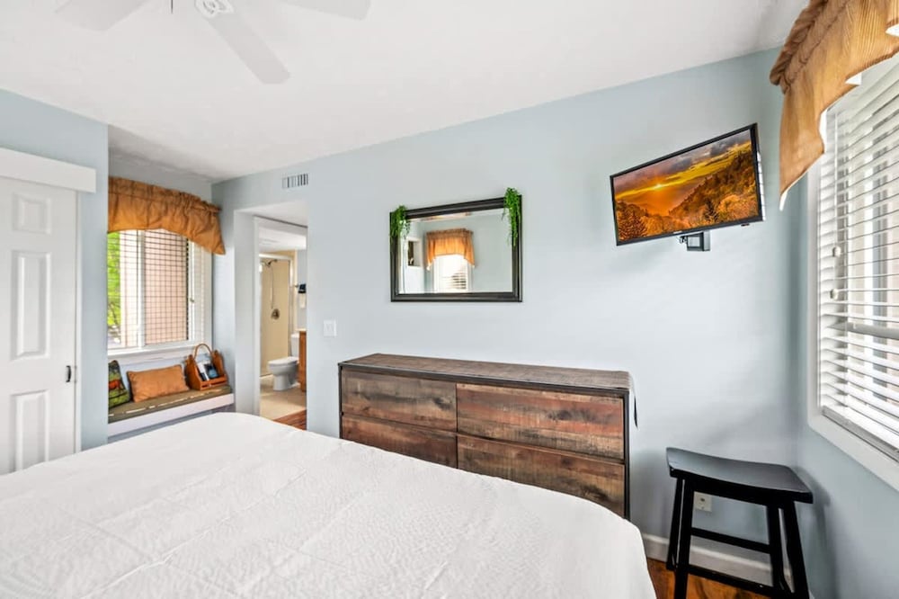 Sleeps 8 Pool Playground Mountain Views Hot Tub