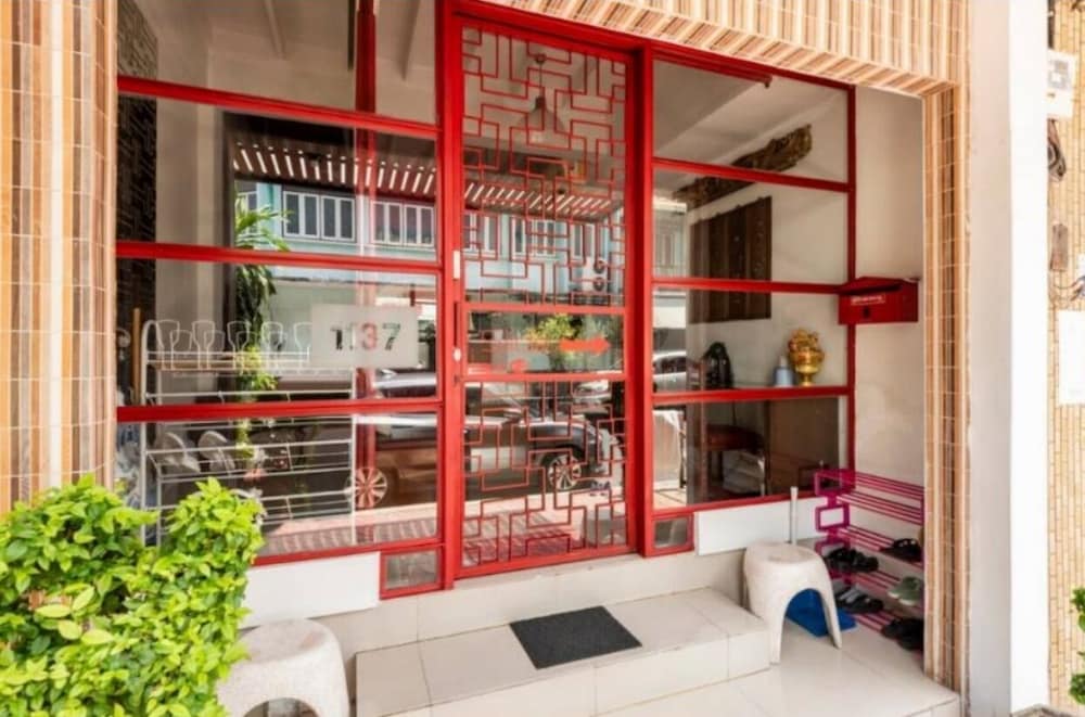 1137 Hostel