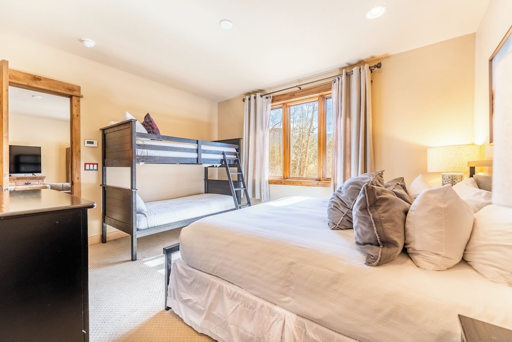 223 Caravelle Drive