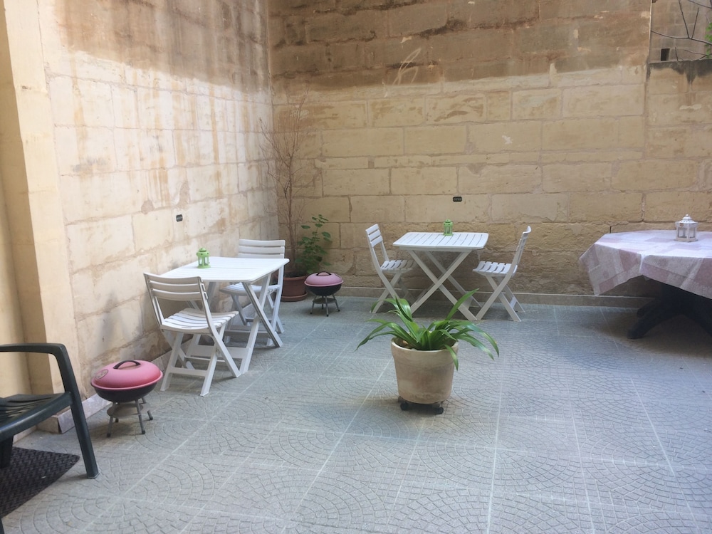 Maltese Rooms