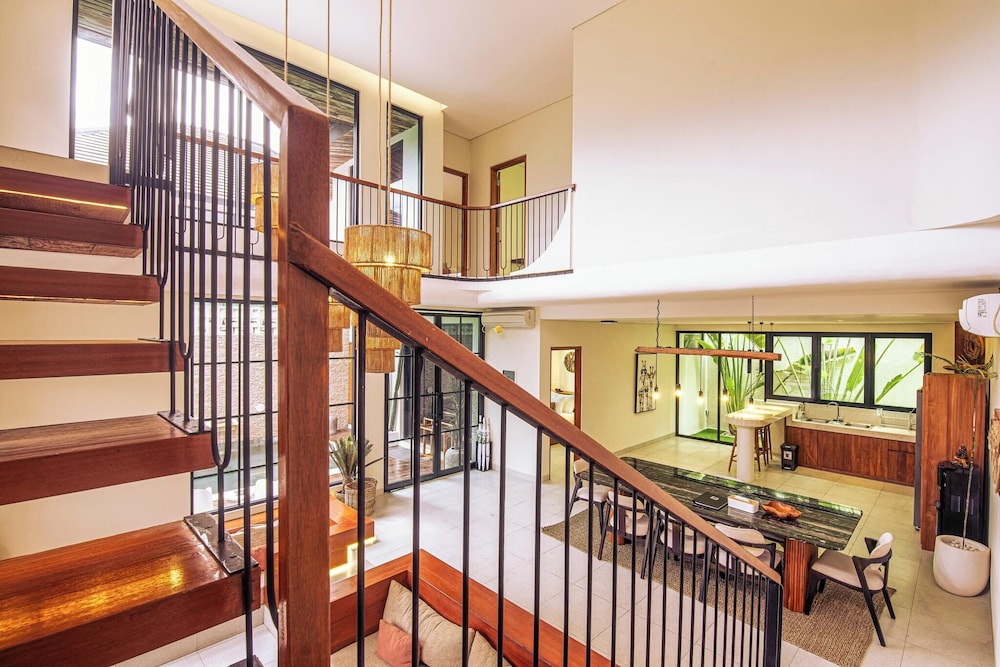 Chic 4-br Villa in Central Seminyak, Beach 5 Mins