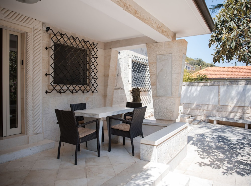 Villa Nada - Unique and Artistic