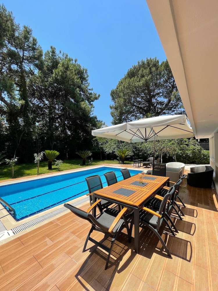 Very Special Villa, 6 and 3 Great For Family Reunions