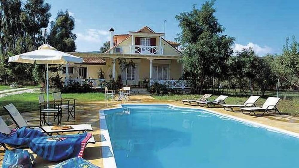 Gyra Villas
