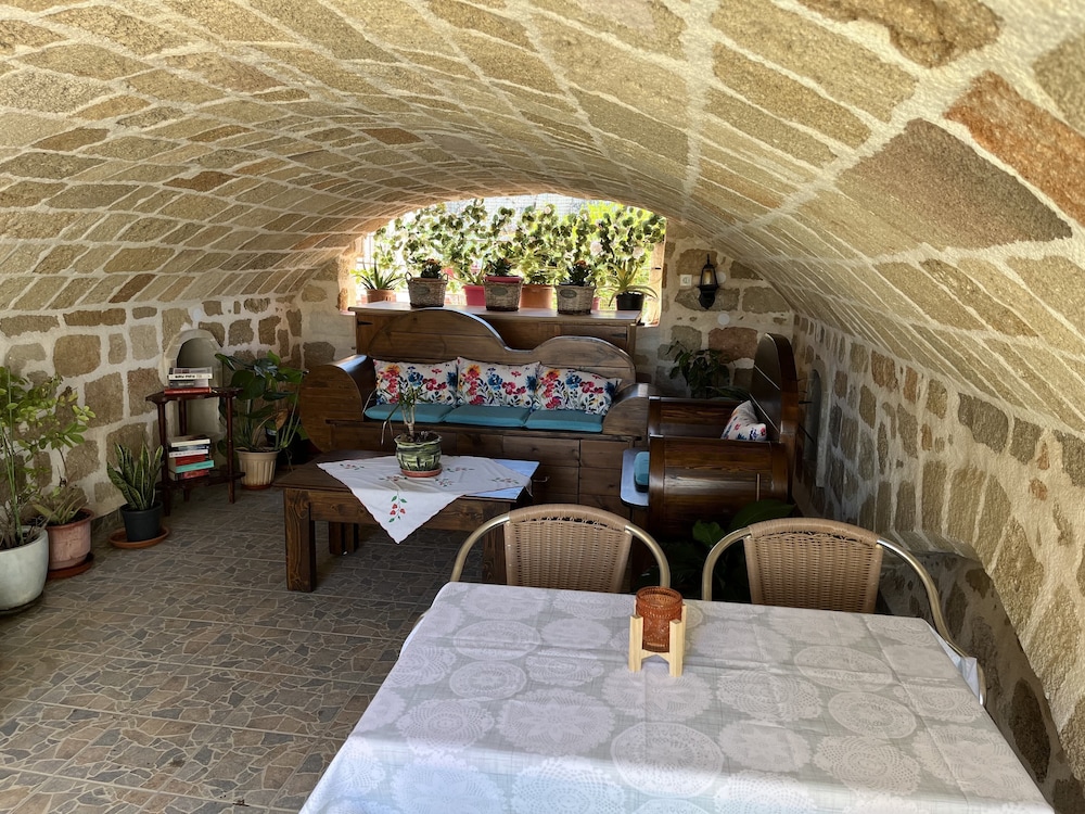 Eleni Rooms