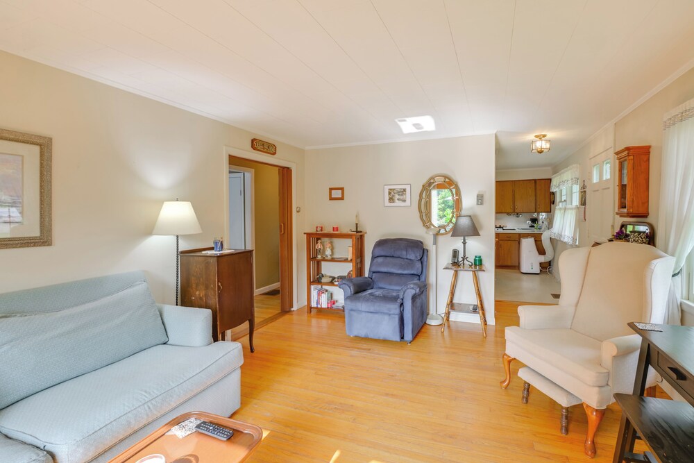 1 Mi to Main St: Charming Elsworth Home w/ Yard!
