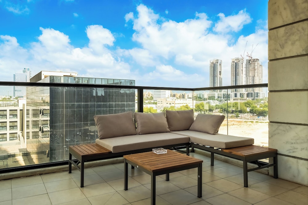 Luxury Tower 3BR Beach View High Floor