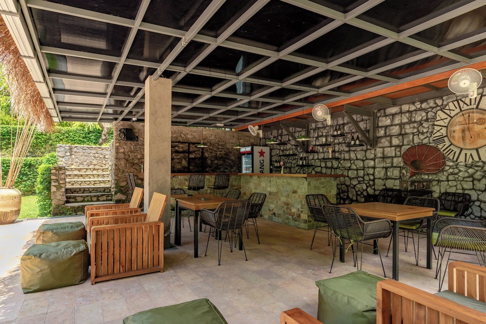 Alamanda Lovina Resort