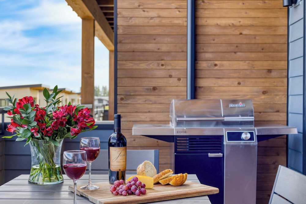2 Units Minutes to Downtown Bend Hot Tub 1208 Skyline Ranch by Avantstay