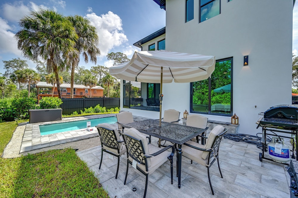 3 Mi to Naples Beach: Luxurious Home w/ Pool!