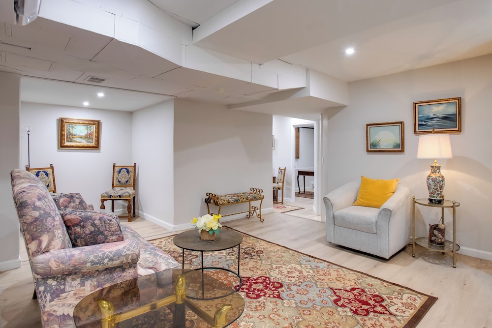 2 Mi to Dtwn: Walkable Cheesman Park Apt