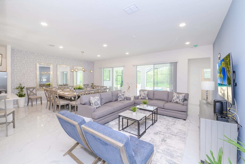 Upstay Luxury Resort Home w Pool & Patiosleeps 26