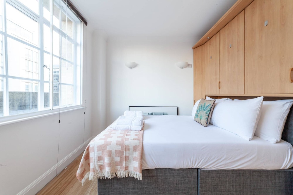 Cosy Apartment Steps From London Eye view 3