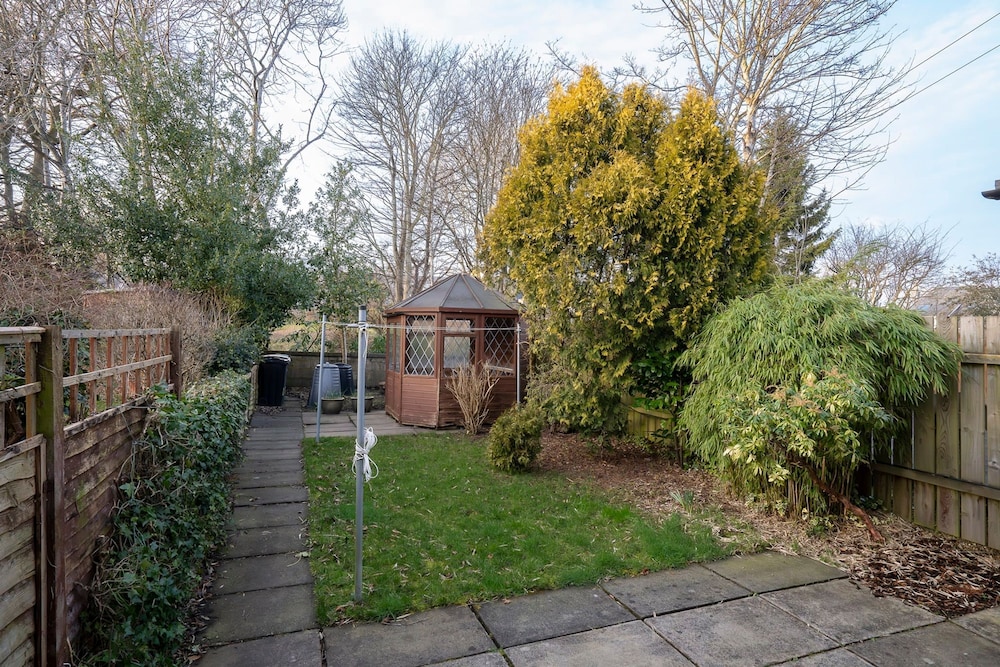 Large-2 Bed House-free Parking