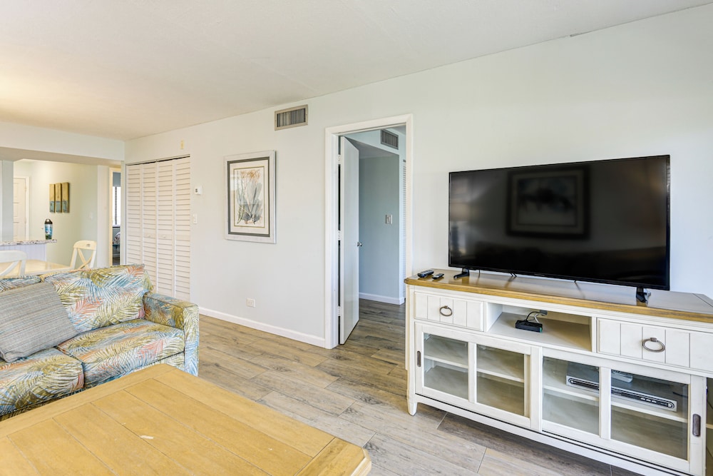 2 Mi to Sombrero Beach: Condo w/ Pool & Hot Tub