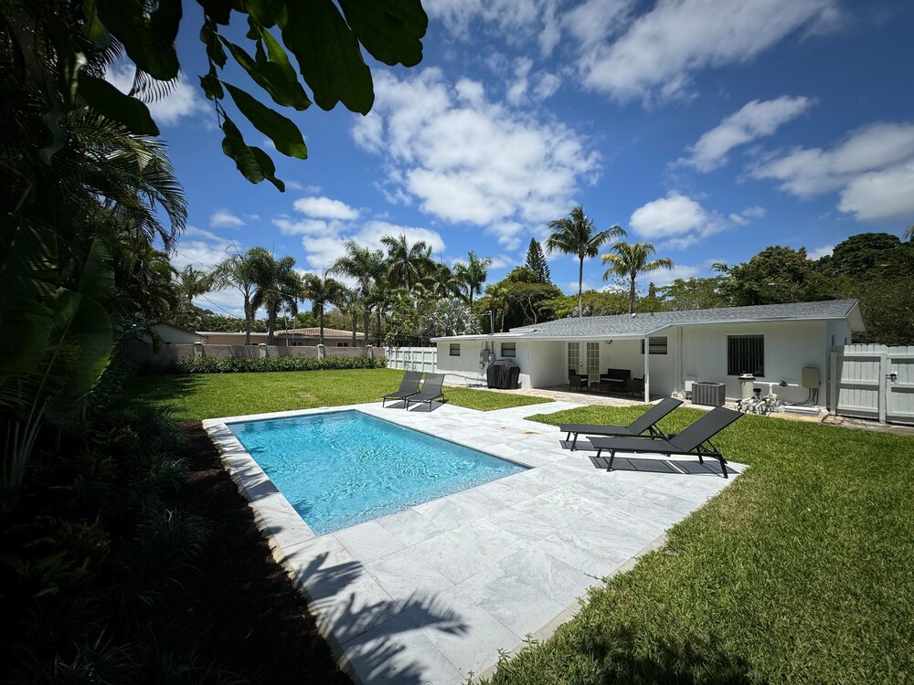 Spacious 3BR Home 2 Baths Amazing Pool Area