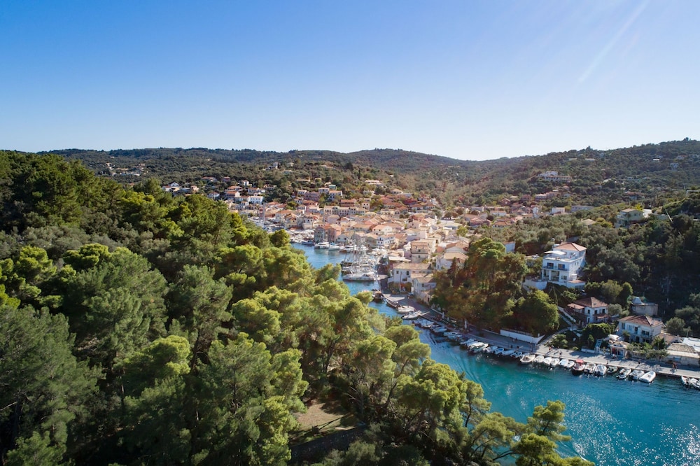 Corfu Apt in Gaios With 1 Bedrooms and 1 Bathrooms