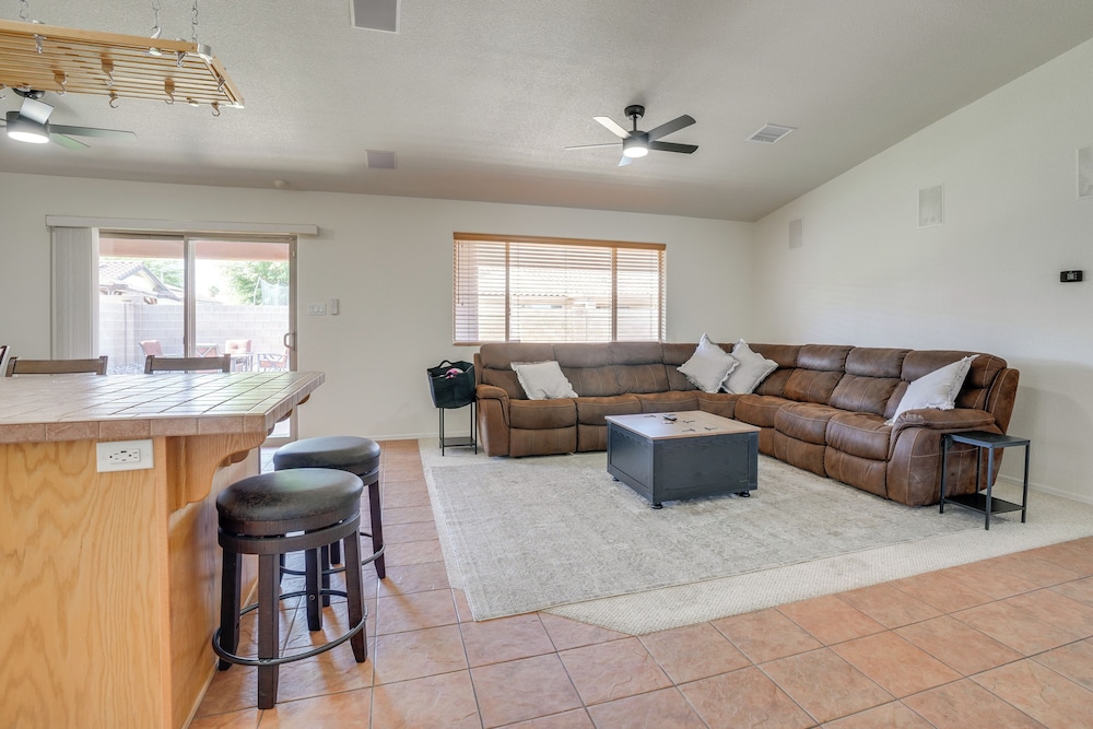 Near Golf Courses: Poolside Paradise in Yuma!