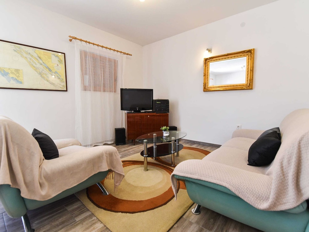Holiday Home in Veli Iz With Fenced Garden view 5