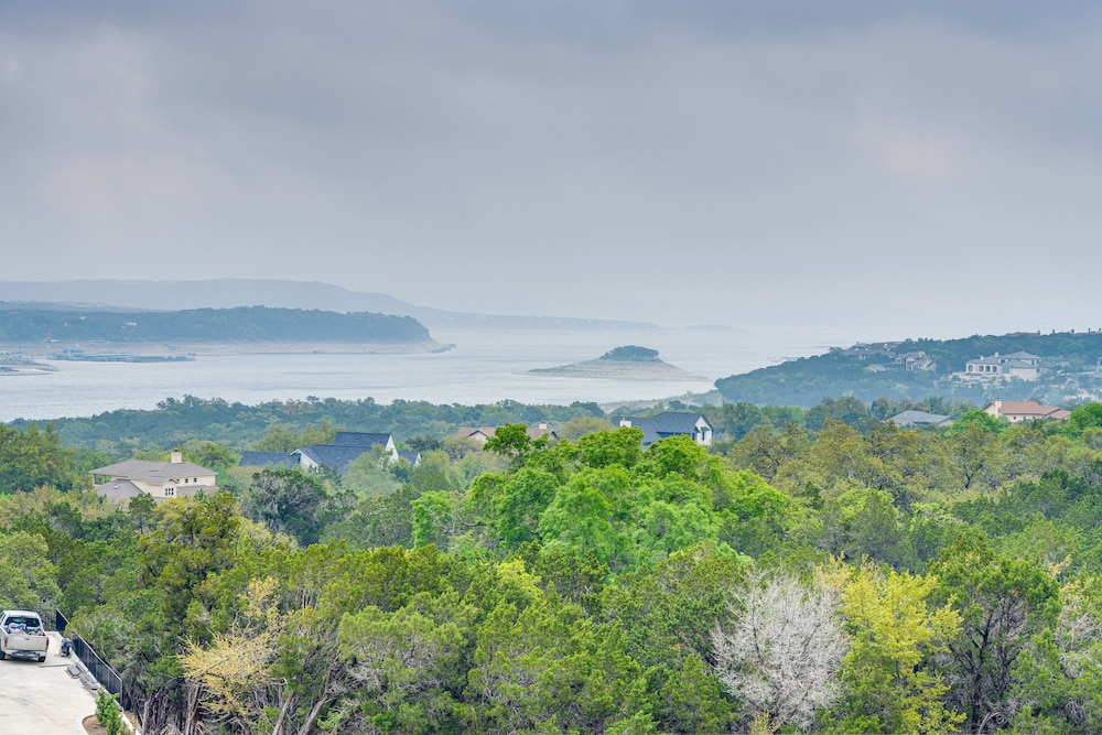 Jonestown Condo on Lake Travis w/ 2 Balconies! - Property Image 20