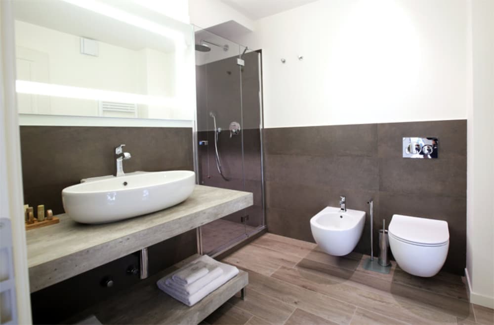 Villa Liberty - Lake Como Rooms & SPA