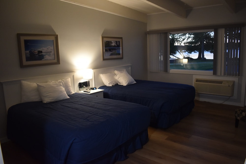 Cadillac Vacations - Lake Cadillac Resort - Property Image 2