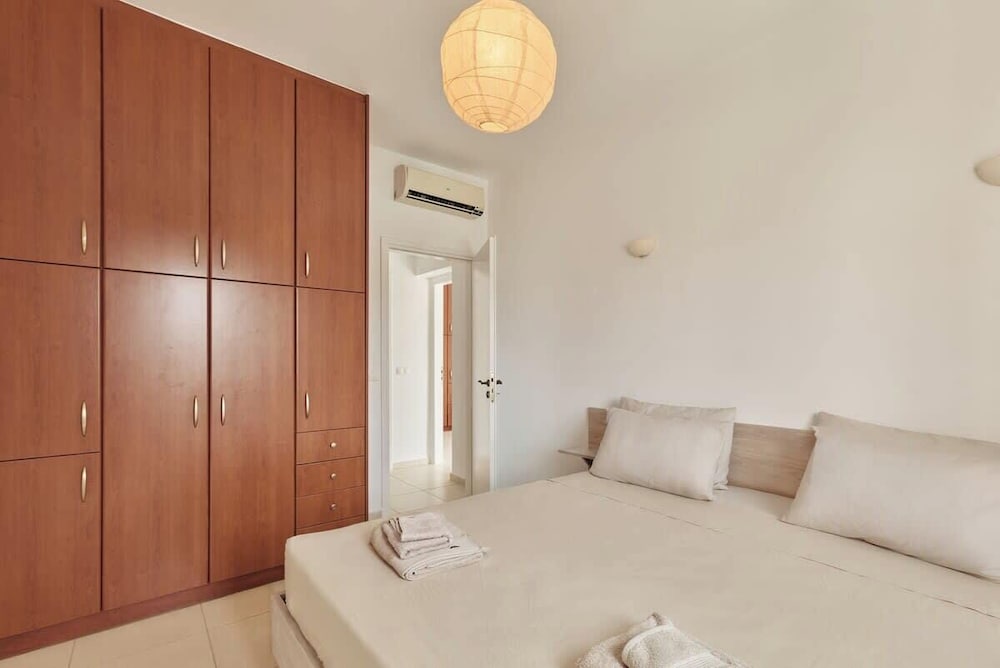 Cassiopeia 5 BR Villa on beach with pool