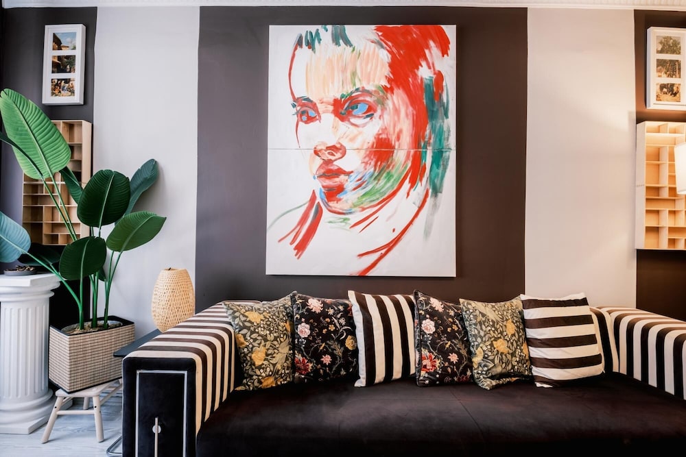 Charming Flat Near Osmanbey Metro Station