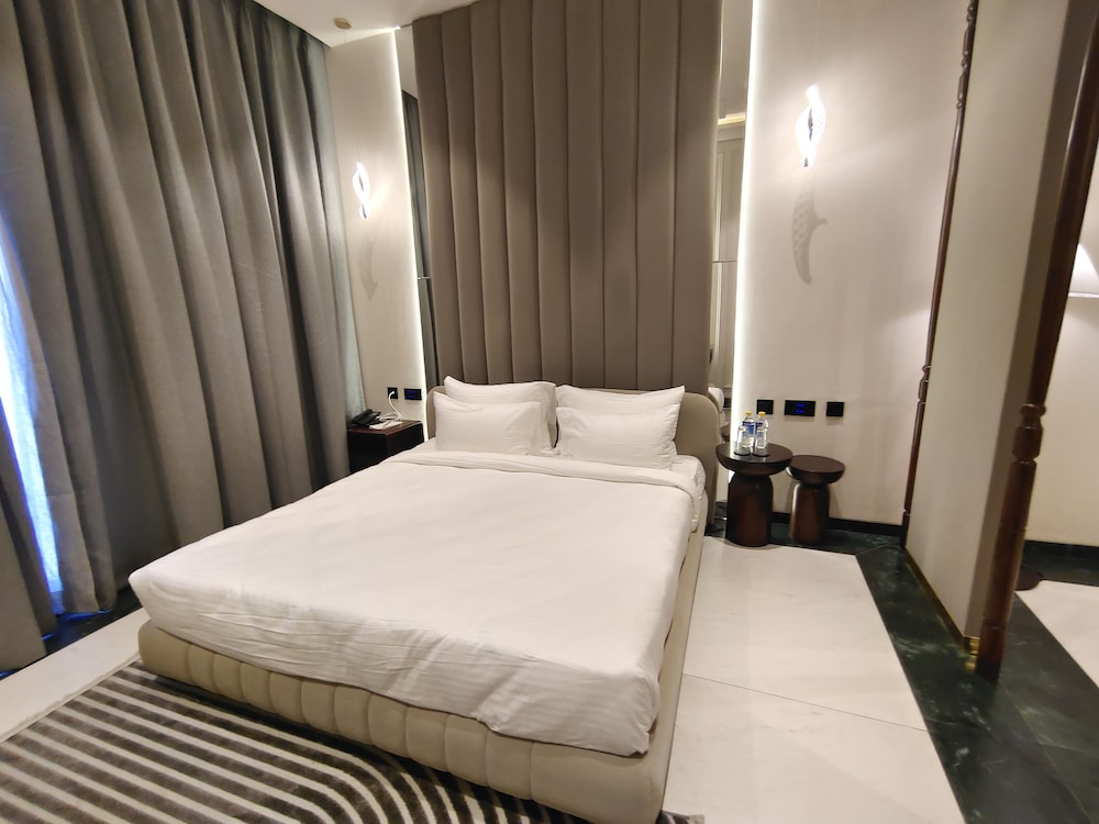 Omaya Suites