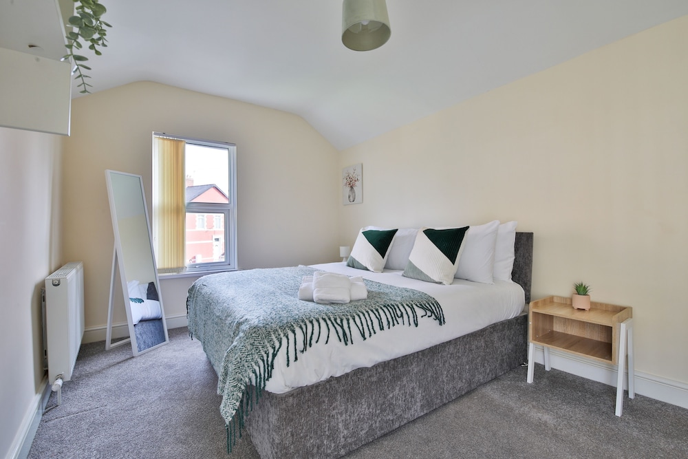 Tranquil 3-bed Home in Cardiff view 2