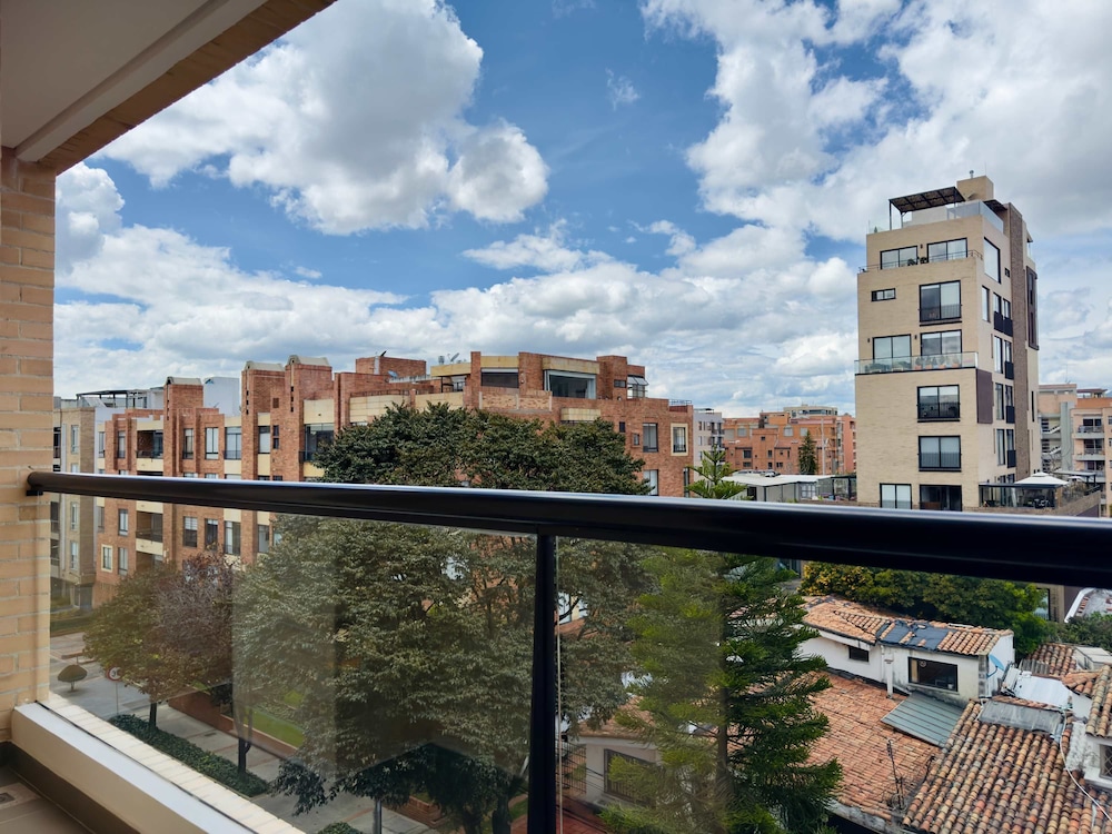 w Remarkable 1BR w Balcony in Santa Barbara