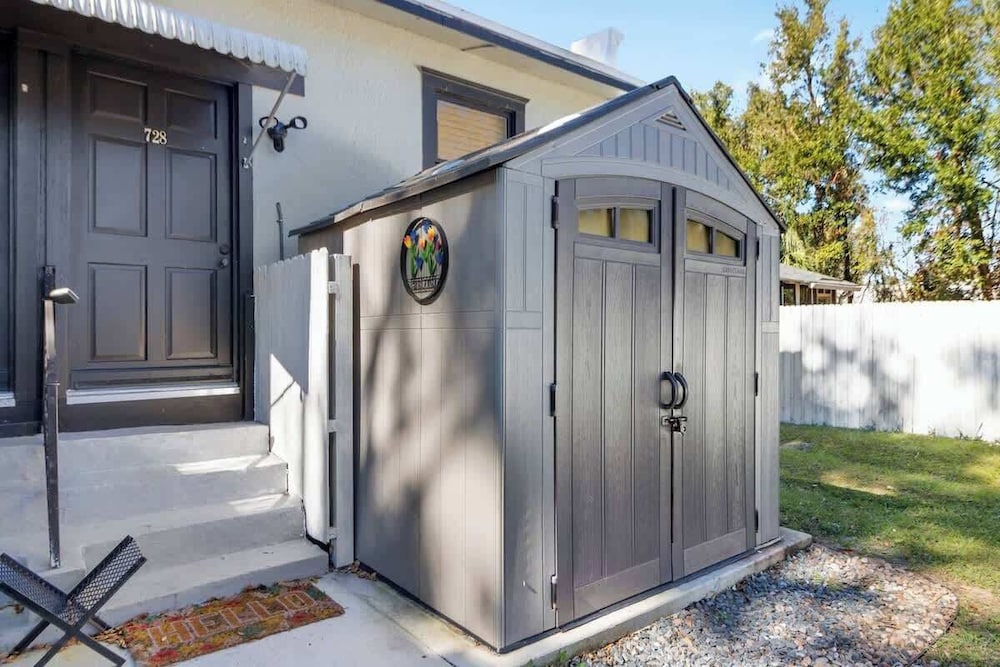 Charming 2-bedroom Home Lakeland