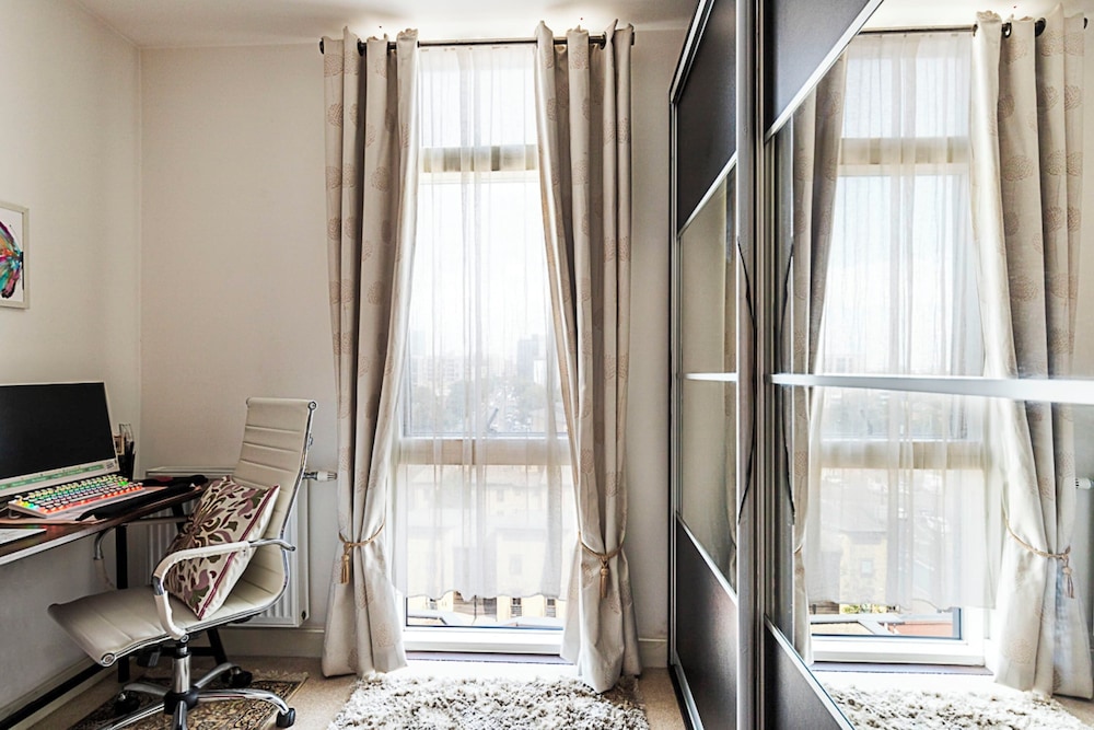Stylish Canary Wharf Retreat For 2