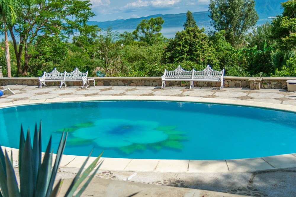 Anana Rancho San Rafael Pool and Lake Views
