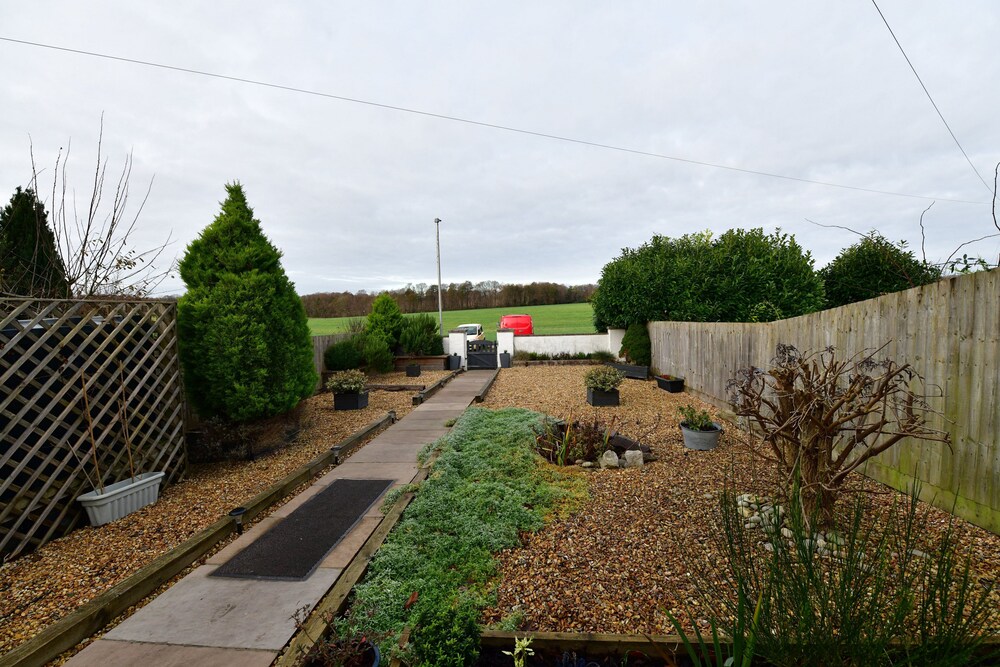 2Bd Garden Home - A Short Walk To Stonehenge