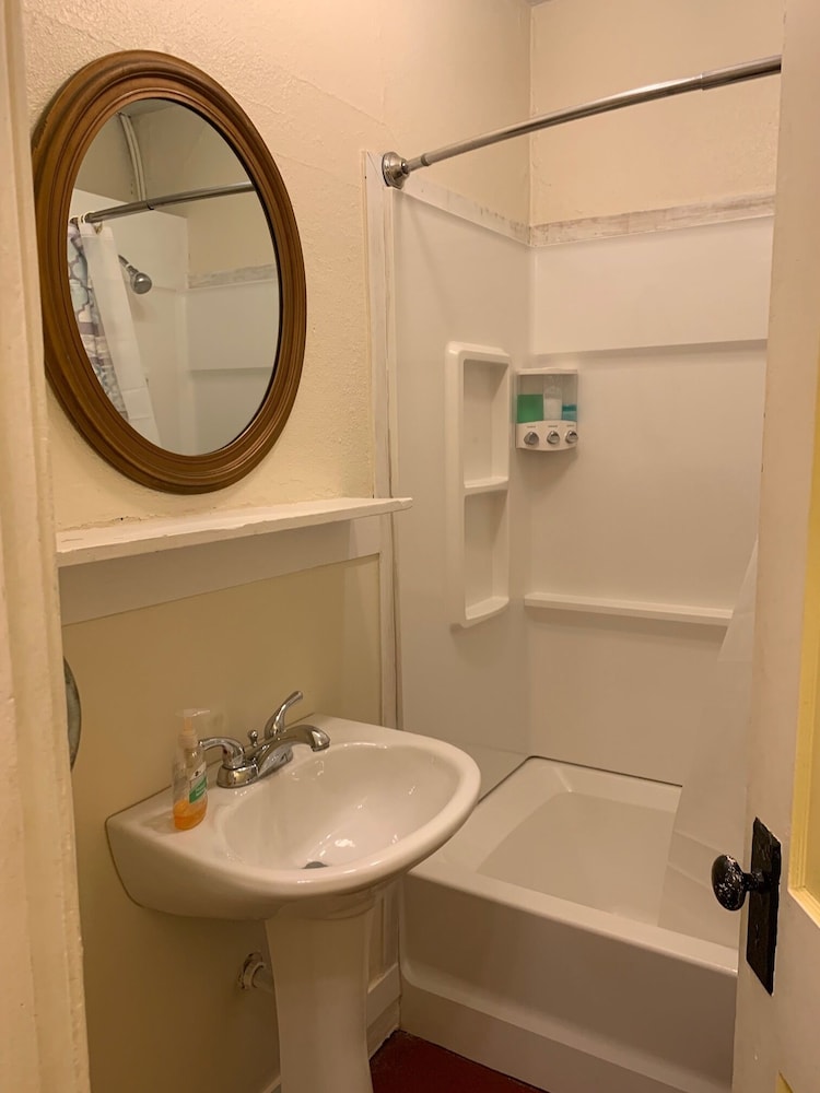 Historic Whiting Hotel Suites - Property Image 29